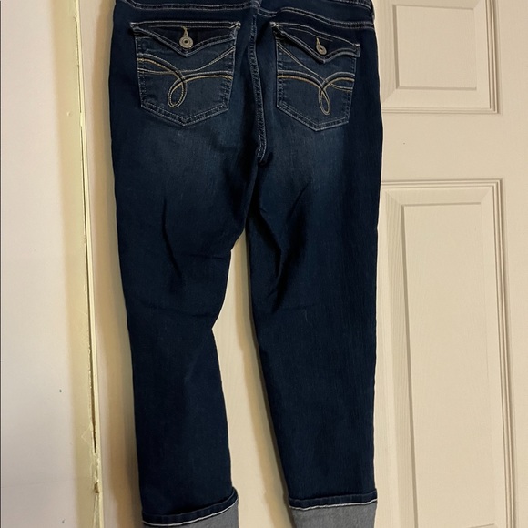 Wallflower capri jeans. Size 9. Like new - Picture 2 of 3